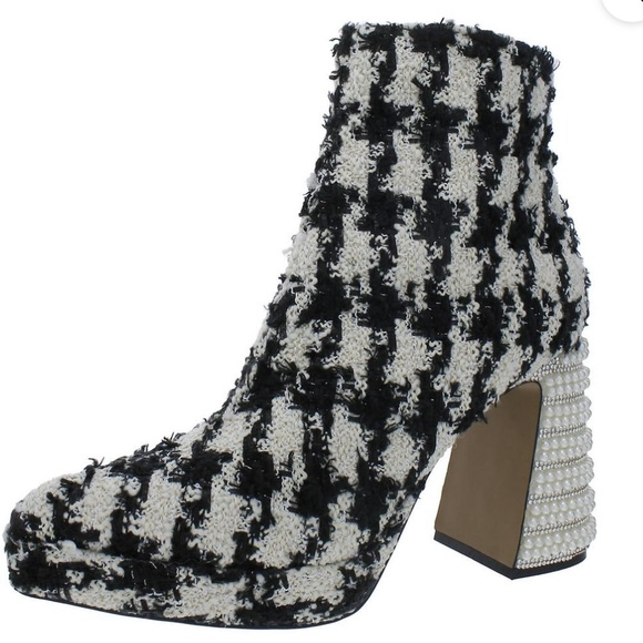Betsey_Johnson
Raylan Houndstooth Platform Booties new.   #6 - Picture 8 of 9